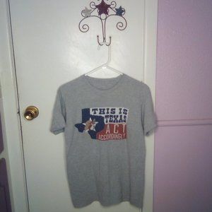 Buc-ees Men's Size Large  Grey T-shirt "This is Texas Act Accordingly'